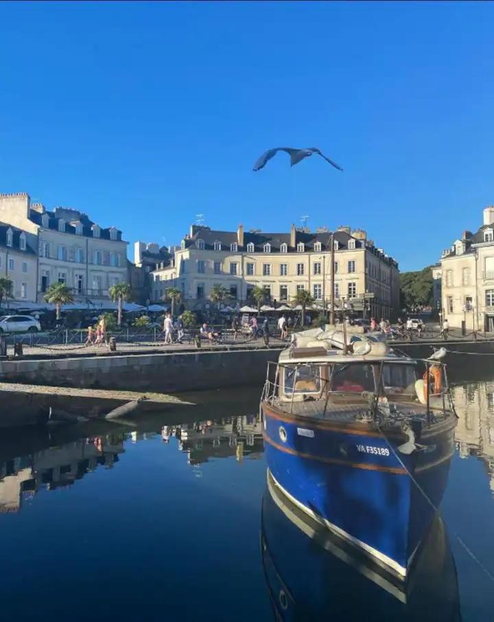 Laroche Grand Duplex Dans Le Centre Historique Avec Garage Lejlighed Vannes Eksteriør billede