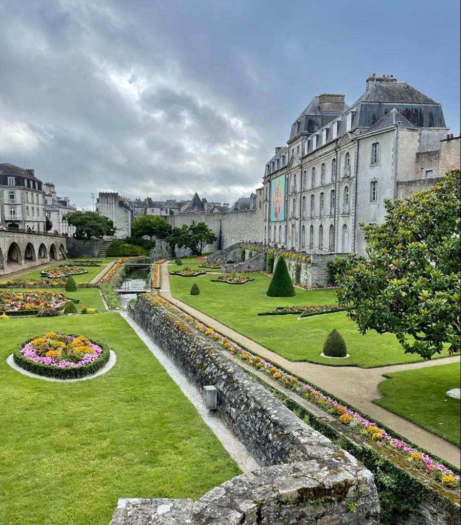 Laroche Grand Duplex Dans Le Centre Historique Avec Garage Lejlighed Vannes Eksteriør billede